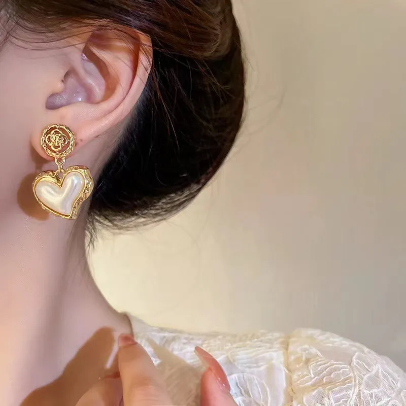 18K Gold Flower With Heart-shaped Inlaid Pearl Design Earrings