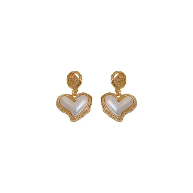 18K Gold Flower With Heart-shaped Inlaid Pearl Design Earrings