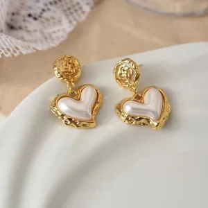 18K Gold Flower With Heart-shaped Inlaid Pearl Design Earrings