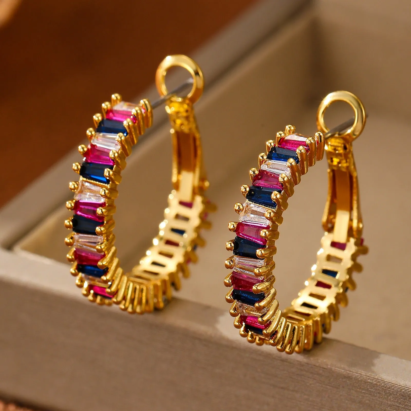 18K Gold O-shaped Gemstone-inlaid Earrings With a Light Luxury Style