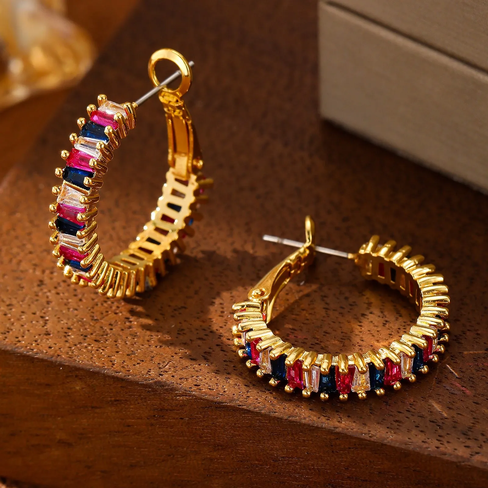 18K Gold O-shaped Gemstone-inlaid Earrings With a Light Luxury Style