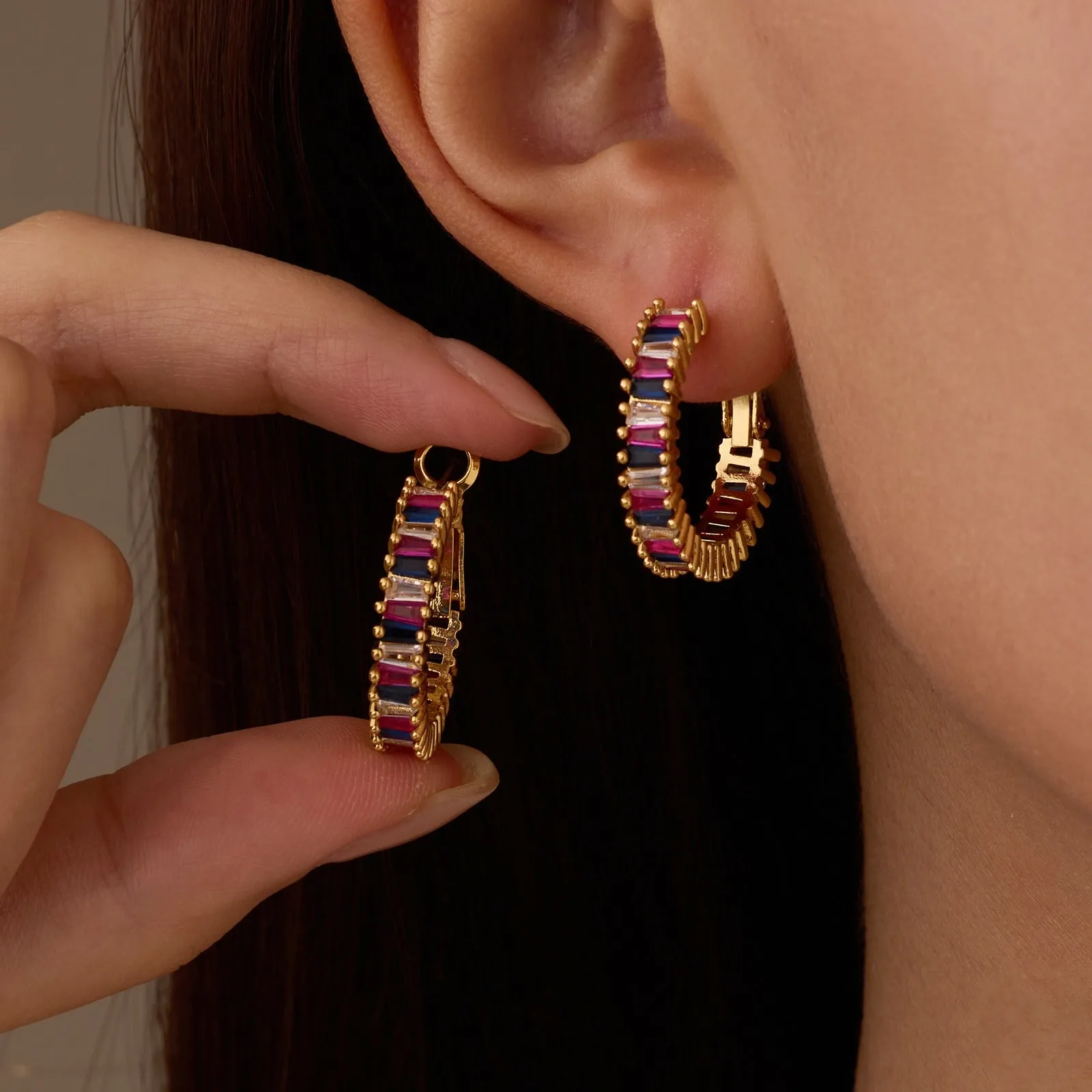 18K Gold O-shaped Gemstone-inlaid Earrings With a Light Luxury Style