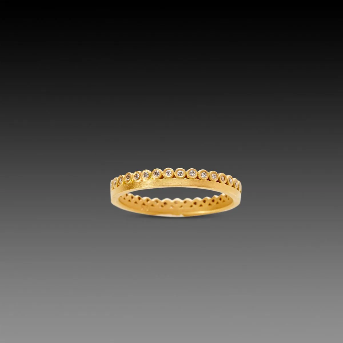 Continuous Side Diamond Dot Band