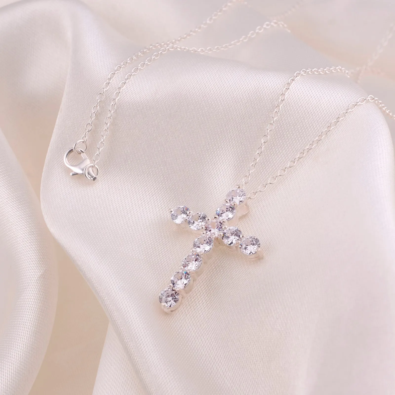 Cruz Cross Necklace