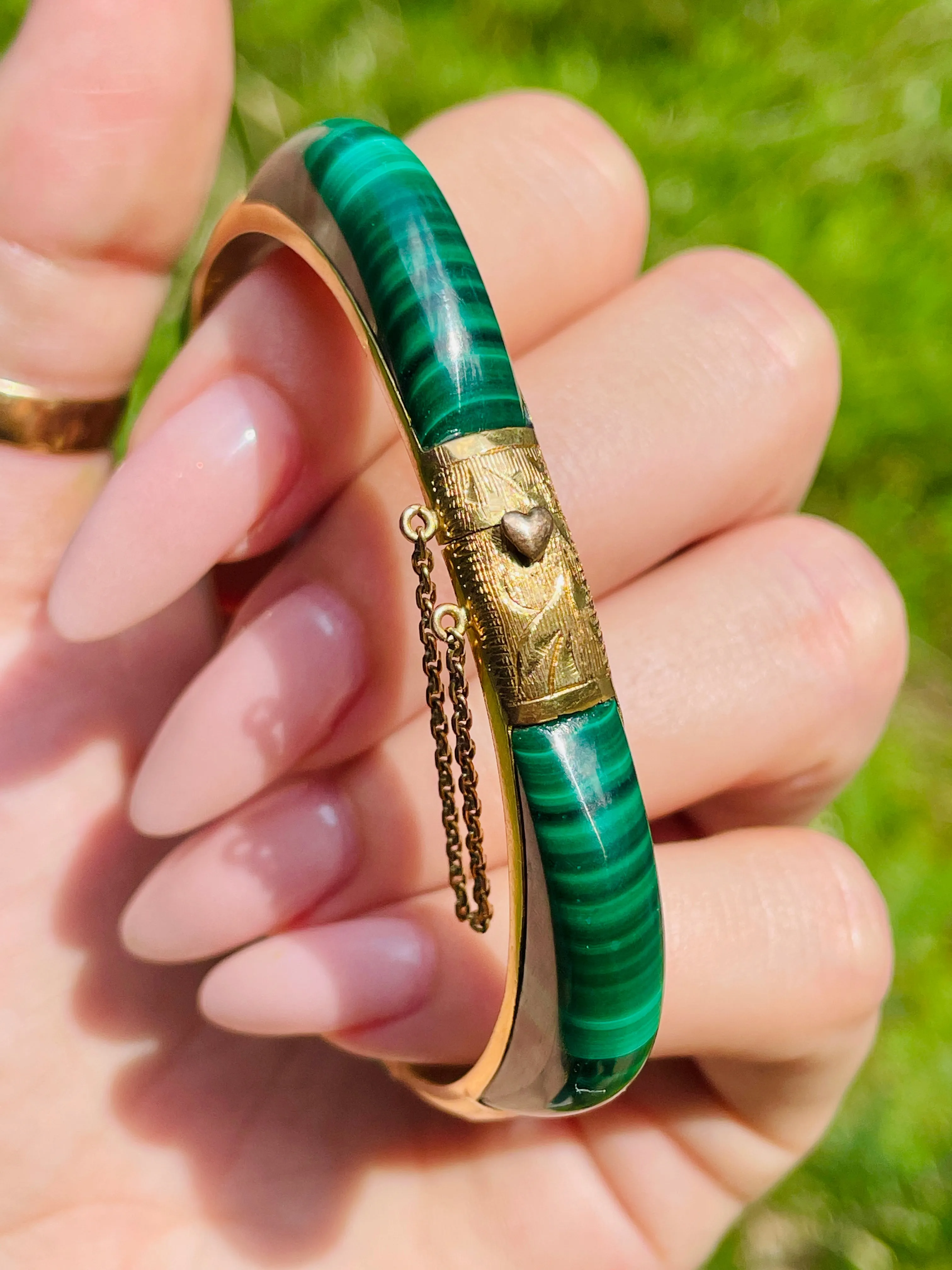 Vintage yellow 14K inlaid malachite hinge bangle